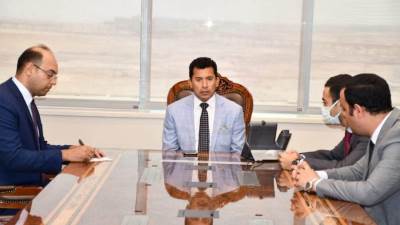 وزير الرياضة يلتقى مجموعة من الشباب متدربى وحدة السياسات