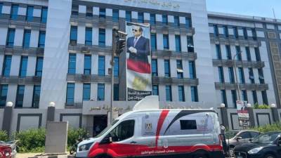 وزارة التخطيط تسلم محافظة القاهرة مراكز تكنولوجية متنقلة لخدمات للمواطنين