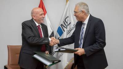 «قناة السويس»: إنشاء "منطقة لوجستية" بين التنمية وموانئ دبي العالمية في السخنة