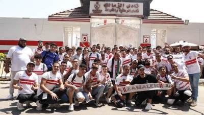 جماهير الزمالك تتوافد على مقر الزمالك استعدادًا للسفر للإسكندرية