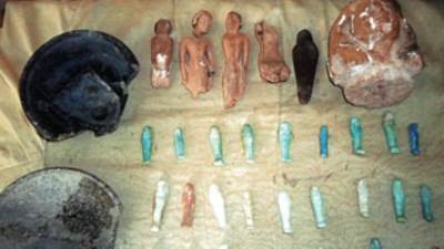 “الداخلية" تضبط 150 قطعة أثرية بحوزة شخص فى المنيا