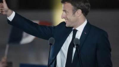 ماكرون: تحدثت مع بوتين عن ضمان أمن المنشآت النووية في أوكرانيا