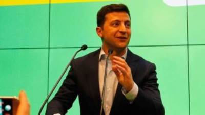 الرئيس الأوكرانى يحذر من قيام روسيا بعمل عنيف الأسبوع المقبل