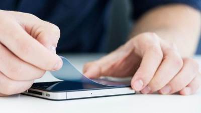 وسائل حماية شاشة الهاتف الذكي .. نظرة عن قرب من إليزابيث فينكلر