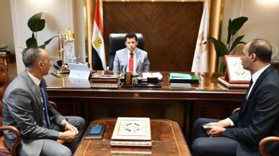 وزير الرياضة يُحفز شباب الطائرة قبل نهائي البطولة الإفريقية غدًا أمام تونس