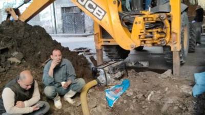 كسر ماسورة مياه بحي الدقي وانقطاع المياه عن عدة مناطق