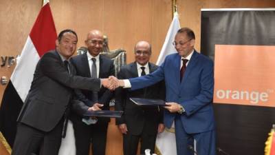 اورنچ مصر توقع اتفاقية تعاون مع وزارة العدل لتقديم خدمات الشهر العقاري