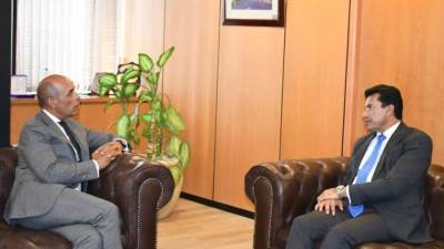 وزير الشباب ورئيس بنك القاهرة يبحثان عدد من مجالات التعاون المشترك