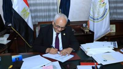 وزير التعليم يعتمد نتيجة الدور الثاني للدبلومات الفنية 2021 - 2022 