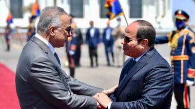 الرئيس السيسي يودع رئيس وزراء العراق بمطار العلمين