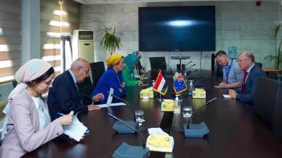 وزيرة البيئة وسفير استراليا فى زيارة وداع لانتهاء فترة عمله بمصر