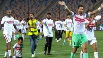 لاعبو الزمالك يحتفلون بالدوري في حضور أبناءهم 