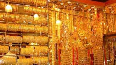 تراجع الذهب مع صعود الدولار وسط ترقب ندوة مجلس الاحتياطي  