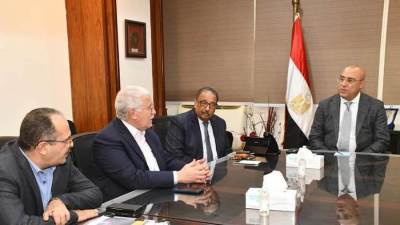 وزير الإسكان يتابع الموقف التنفيذى لمشروع سد “جوليوس نيريرى” الكهرومائية بتنزانيا 