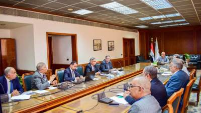 "سويلم" يستعرض إجراءات إدارة وتطوير بحيرات المنزلة و وادى مريوط وقارون