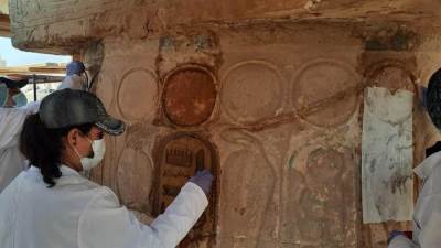  بمعابد الكرنك.. استئناف أعمال ترميم أعمدة صالة الأعمدة الكبري (بالصور)