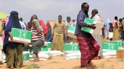 مركز الملك سلمان للإغاثة يوزع مساعدات للمتضررين من السيول في السودان