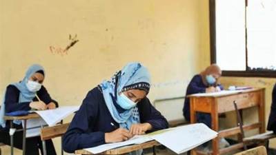 التعليم: ضبط الطلاب المسؤلين عن تصوير أسئلة امتحان مادتى الكيمياء والجغرافيا