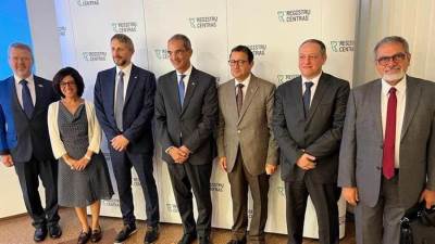 الاتصالات وجامعة "فيلينيوس تك" يناقشان إقامة شراكات أكاديمية وبحثية 