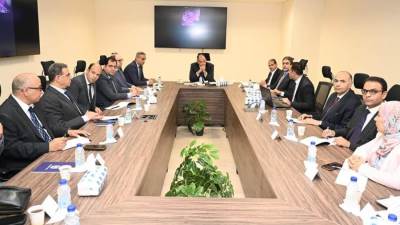 وزير التجارة يبحث مع قيادات الوزارة ترتيبات انتقال العاملين للمقر الجديد