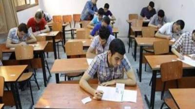 طلاب الثانوية العامة "دور ثان" يبدأون امتحان مادة الديناميكا
