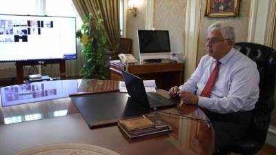 وزير التعليم يرأس اجتماع مجلس إدارة معهد تيودور بلهارس للأبحاث 