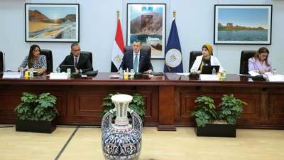 وزير السياحة يتابع استعدادات مصر لاستضافة مؤتمر "COP 27"