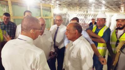 وزير قطاع الأعمال العام يتفقد أول شحنة من الماكينات الحديثة بمصنع غزل"4"