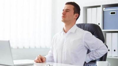 طريقة الجلوس الصحيح لتجنب آلام الظهر