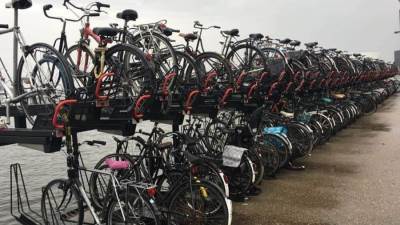 ما السر وراء شعبية ركوب الدراجات في أمستردام؟