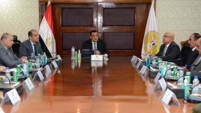 وزير التنمية المحلية يلتقى سكرتيري عموم القاهرة والجيزة والقليوبية والفيوم