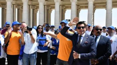 انطلاق فعاليات ملتقي شباب العاصمة.. وزير الشباب يلتقط صورة تذكارية