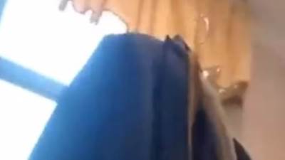 متظاهرون يستولون على بدلة رئيس العراق بعد اقتحام غرفة نومه بالقصر الجمهورى