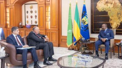 وزير الخارجية يلتقي رئيس الجمهورية الجابونية لبحث التعاون