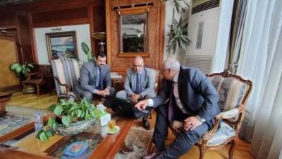 الدكتور سويلم واللواء الزملوط يبحثان موقف المشروعات المائية بمحافظة الوادي الجديد 