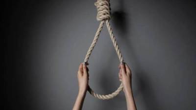 بعد وفاة والديها.. طفلة تتخلص من حياتها شنقًا بالفيوم 