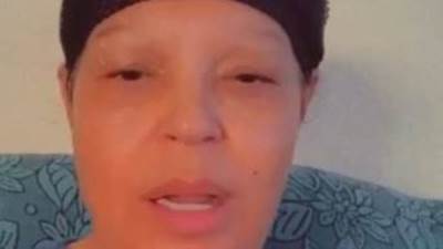 بدون مكياج.. فيفي عبده تعزي الشعب اللبناني في وفاة الفنان جورج الراسي