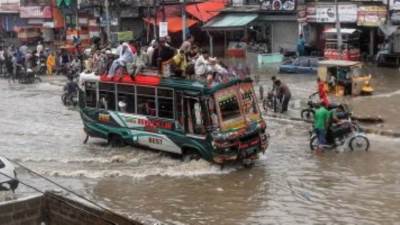 كارثة إنسانية في باكستان.. الفيضانات تغمر "ثلث" البلاد 