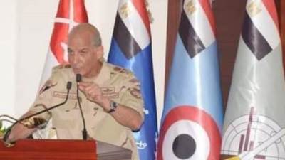 وزير الدفاع والإنتاج الحربى يلتقى عدد من قادة القوات المسلحة