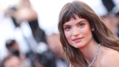 وفاة الممثلة وعارضة الأزياء الجنوب أفريقية تشارلبي دين عن 32 عاماً