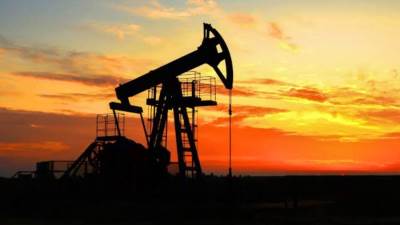 النفط يتراجع 3% بفعل مخاوف الركود 