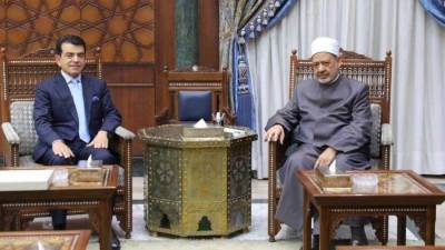 شيخ الأزهر يلتقي مدير عام الإيسيسكو ويبحثان سبل الحفاظ على "الهوية العربية" 