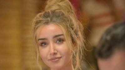 هنا الزاهد تكشف حقيقة سبها معجب طلب التقاط صورة معها