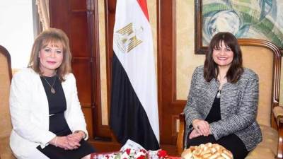 لتعزيز التواصل مع المصريين بالخارج.. وزيرة الهجرة تستقبل رئيس المنتدى المصري ب"جوهانسبرج"