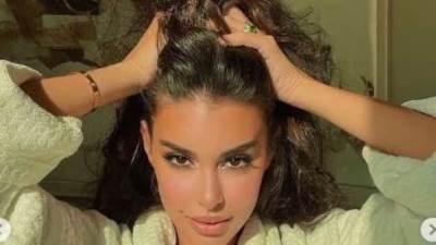 ياسمين صبري تخطف الأنظار بصورة جريئة 