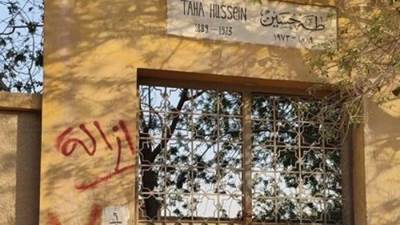 محافظة القاهرة تتراجع عن إزالة مقبرة عميد الأدب العربي طه حسين