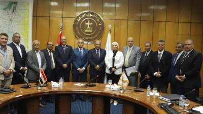 وزيرا قطاع الأعمال والقوى العاملة في لقاء موسع مع ممثلي العمال