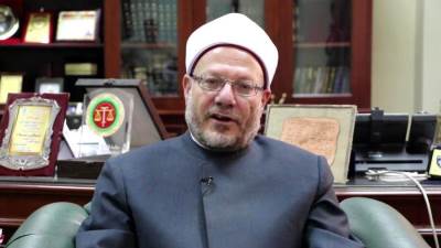 المفتي: برغم الذمة المالية المستقلة للمرأة وحرية تصرفها فهذا لايمنع دعمها لزوجها 