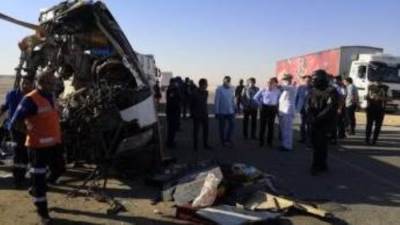 مصرع شخصين وإصابة 31 في إنقلاب سيارة محملة بالعمال بسوهاج