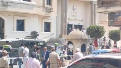 وصول المتهم بقتل فتاة الشرقية لمقر جنايات الزقازيق فى أولى جلسات محاكمته